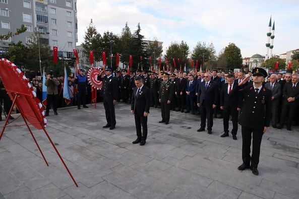 Kaymakam Dr. Mustafa ALTINPINAR 10 Kasım Atatürk'ü Anma Programında Çelenk Sunumunda Bulundu