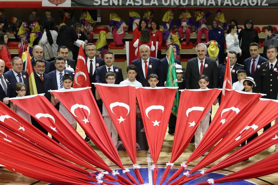 Kaymakamımız Dr. Mustafa ALTINPINAR İlçemizde Düzenlenen 23 Nisan Ulusal Egemenlik ve Çocuk Bayramı Törenine Katıldı